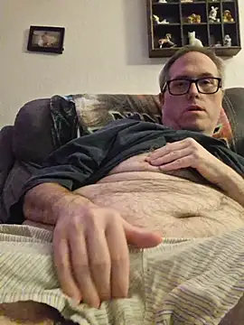 Snapshot of Smallone327 chatting on November 8, 6:35 am Smallone327 online show from November 8, 6:35 am