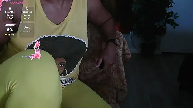 Queenanitadix online show from February 3, 12:04 am