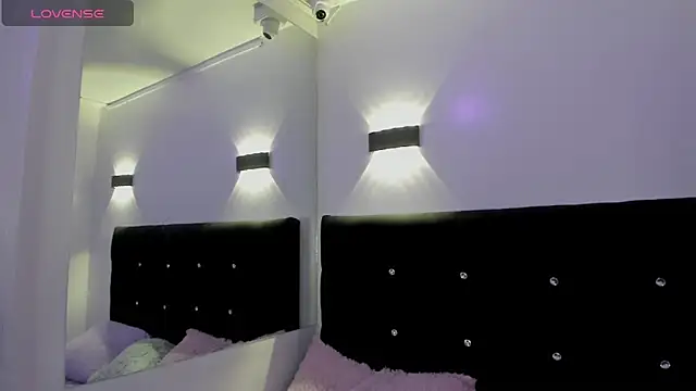 Anniie  Evans online show from September 25, 3:05 pm