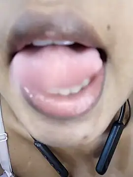 Snapshot of Ashugril_hot chatting on December 15, 4:17 am Ashugril hot online show from December 15, 4:17 am