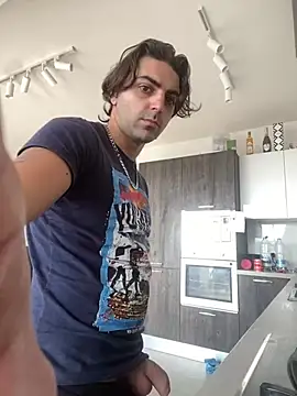 Snapshot of mikekmi21 chatting on February 21, 2:48 pm mikekmi21 online show from February 21, 2:48 pm