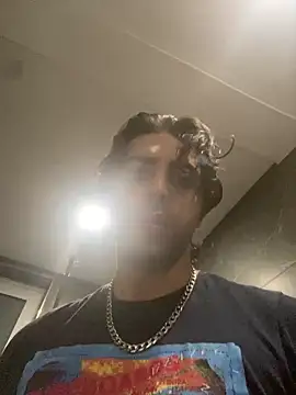 Snapshot of mikekmi21 chatting on February 22, 10:52 pm mikekmi21 online show from February 22, 10:52 pm