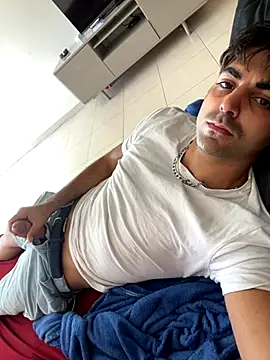 Snapshot of mikekmi21 chatting on November 9, 2:26 pm mikekmi21 online show from November 9, 2:26 pm