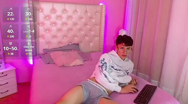 callum 77 online show from March 10, 9:07 pm