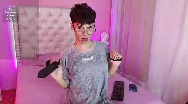 callum 77 online show from March 14, 7:55 pm