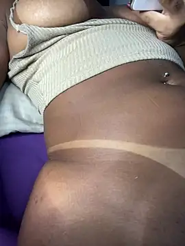 Snapshot of yasmimbrasileirinha chatting on February 23, 2:51 am yasmimbrasileirinha online show from February 23, 2:51 am