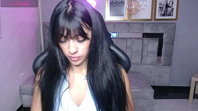 Isabella Collen v online show from September 10, 1:00 pm