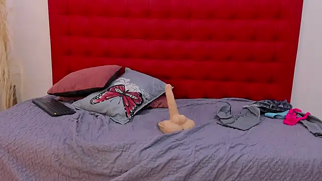 Maite Smith  online show from March 20, 6:42 pm