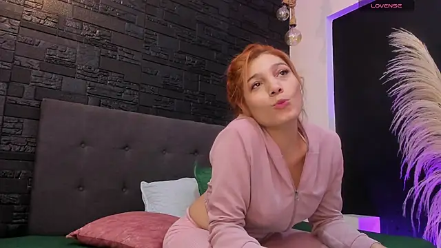 Maite Smith  online show from October 16, 12:17 pm