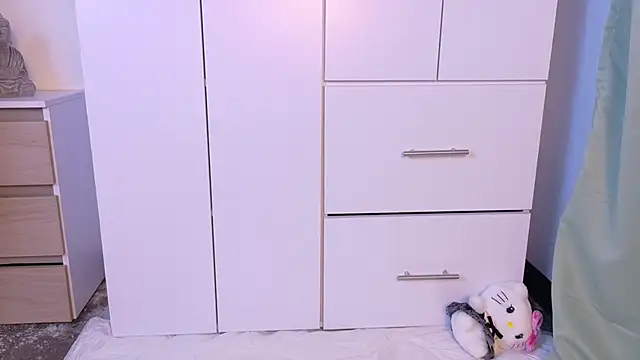 Snapshot of zarahCute chatting on November 9, 10:19 pm zarahCute online show from November 9, 10:19 pm