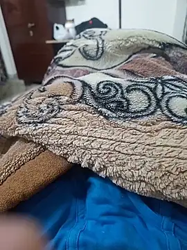 Snapshot of Delhi_BoyBigcock chatting on December 18, 4:07 am Delhi BoyBigcock online show from December 18, 4:07 am