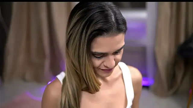 Snapshot of RobertaRosetti chatting on November 14, 11:20 am RobertaRosetti online show from November 14, 11:20 am