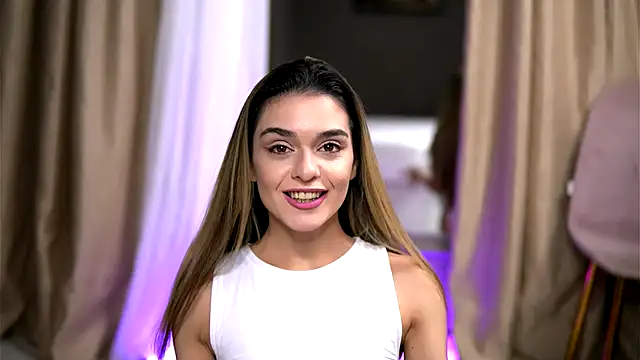 Snapshot of RobertaRosetti chatting on November 18, 11:14 am RobertaRosetti online show from November 18, 11:14 am