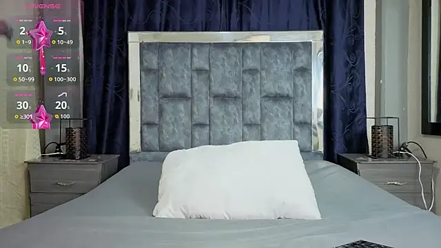 Effie cooper online show from October 12, 8:30 pm