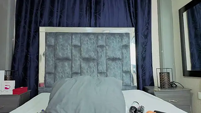 Effie cooper online show from October 15, 8:31 pm