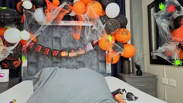 Effie cooper online show from October 27, 7:18 pm