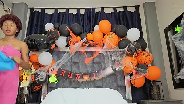 Effie cooper online show from November 3, 11:22 am