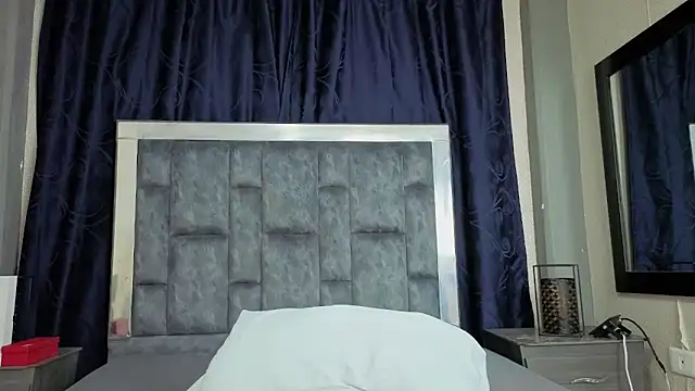 Effie cooper online show from November 6, 7:04 pm