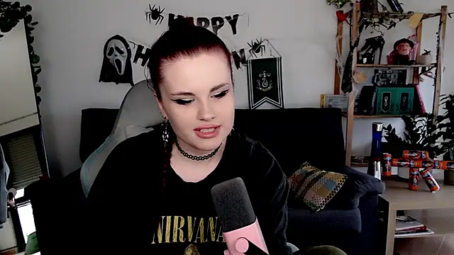 Della Ideal online show from November 3, 8:59 am