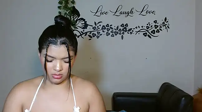 Adele Adkins19 online show from March 12, 6:33 pm