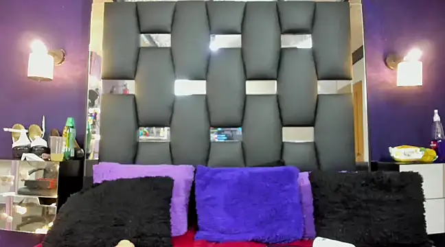 EMYCLARK01 online show from March 18, 12:16 am