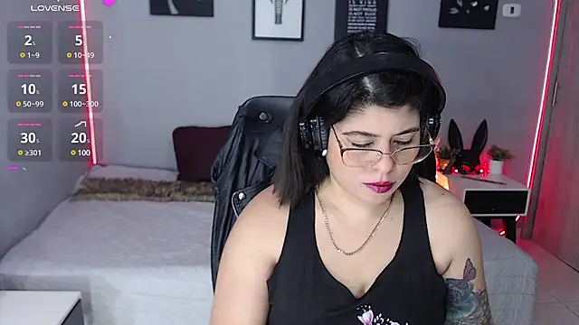 Snapshot of Veronika_metal chatting on March 2, 2:51 am Veronika metal online show from March 2, 2:51 am