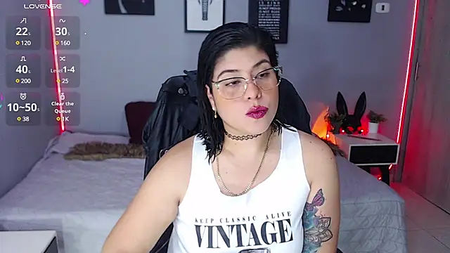 Snapshot of Veronika_metal chatting on March 3, 6:44 pm Veronika metal online show from March 3, 6:44 pm