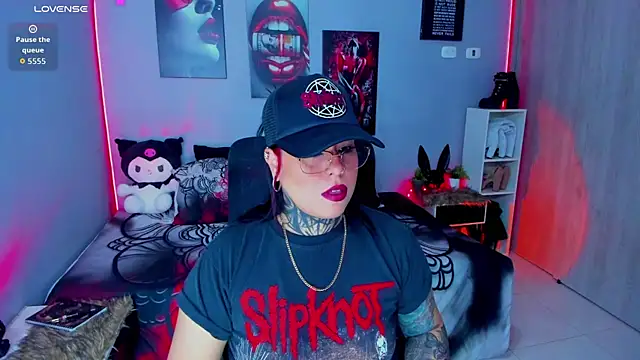 Snapshot of Veronika_metal chatting on October 6, 1:41 pm Veronika metal online show from October 6, 1:41 pm