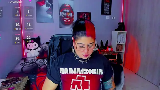 Snapshot of Veronika_metal chatting on October 20, 7:53 am Veronika metal online show from October 20, 7:53 am