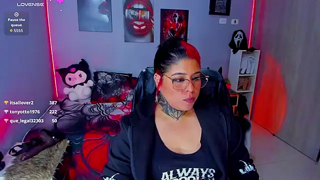 Snapshot of Veronika_metal chatting on October 23, 6:34 am Veronika metal online show from October 23, 6:34 am