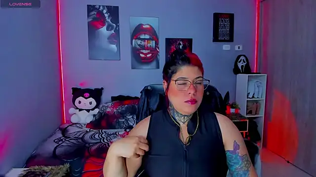 Snapshot of Veronika_metal chatting on November 6, 8:15 am Veronika metal online show from November 6, 8:15 am