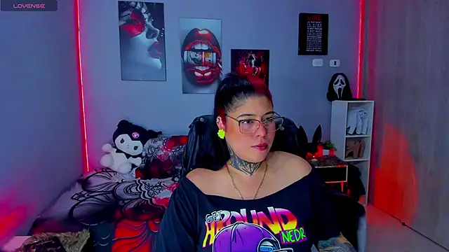 Snapshot of Veronika_metal chatting on November 7, 8:25 am Veronika metal online show from November 7, 8:25 am