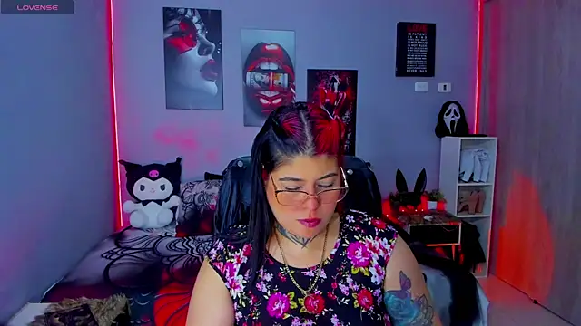 Snapshot of Veronika_metal chatting on November 11, 8:14 am Veronika metal online show from November 11, 8:14 am