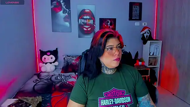 Snapshot of Veronika_metal chatting on November 17, 7:36 am Veronika metal online show from November 17, 7:36 am