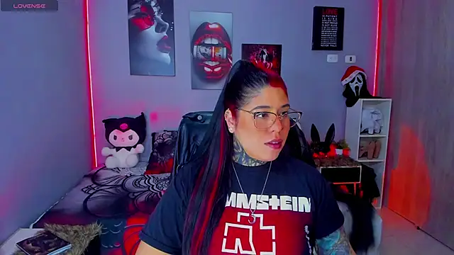 Snapshot of Veronika_metal chatting on November 25, 4:01 am Veronika metal online show from November 25, 4:01 am