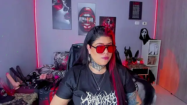 Snapshot of Veronika_metal chatting on December 13, 9:31 pm Veronika metal online show from December 13, 9:31 pm