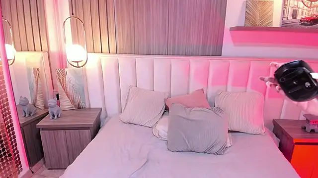 Nicoll Evans  online show from March 6, 4:07 pm