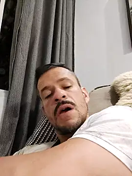 juniortche1313 online show from October 17, 1:42 am