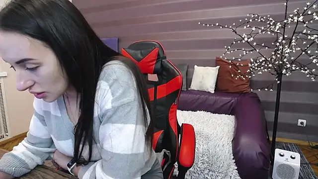 Snapshot of JenniferStone chatting on January 18, 6:45 am JenniferStone online show from January 18, 6:45 am