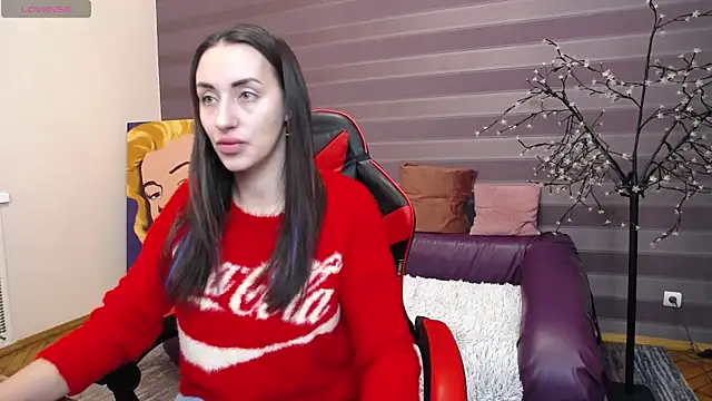 Snapshot of JenniferStone chatting on February 4, 7:29 am JenniferStone online show from February 4, 7:29 am