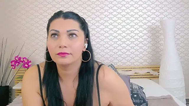 Snapshot of BeliseChappelleX chatting on December 19, 7:10 pm BeliseChappelleX online show from December 19, 7:10 pm