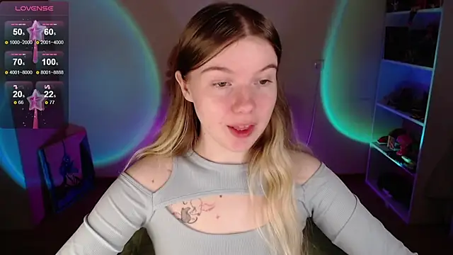 Snapshot of Strawberry_juli chatting on September 21, 6:15 am Strawberry juli online show from September 21, 6:15 am