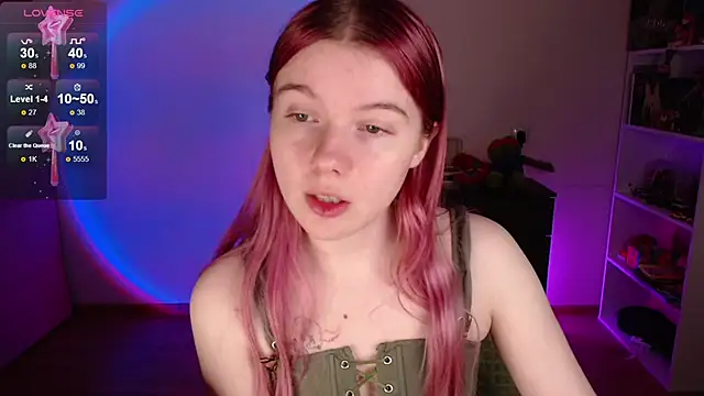 Snapshot of Strawberry_juli chatting on November 15, 9:39 am Strawberry juli online show from November 15, 9:39 am