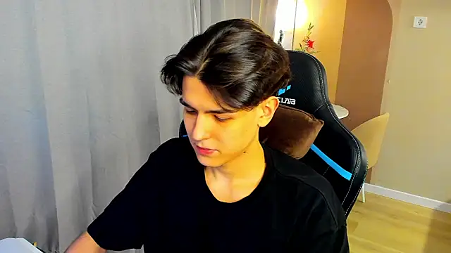 TravisRevas online show from December 19, 5:20 pm