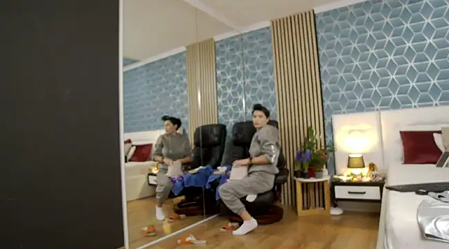 zoeylarkens online show from February 28, 4:20 pm