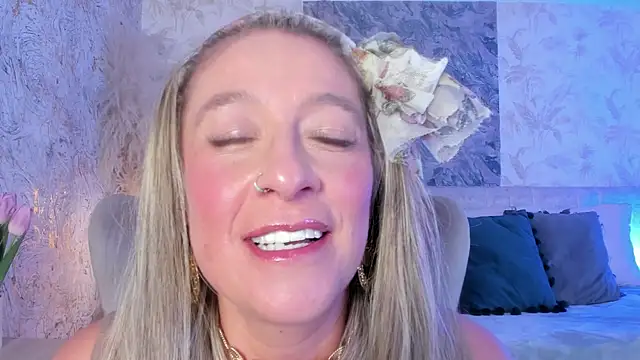 Liannaa  online show from November 26, 5:58 pm