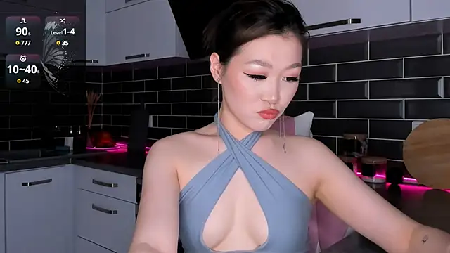 Snapshot of ShaiyaMinn3 chatting on February 27, 8:53 pm ShaiyaMinn3 online show from February 27, 8:53 pm