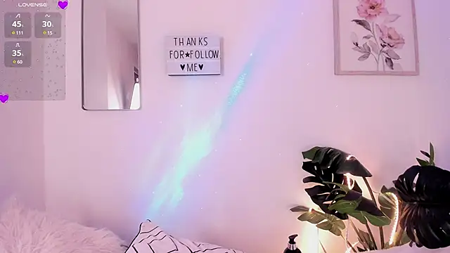 Snapshot of purplemoonn_ chatting on March 4, 2:42 pm purplemoonn online show from March 4, 2:42 pm