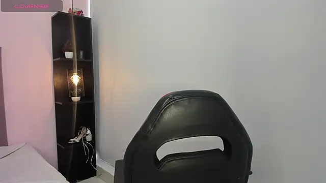 Bonniie 22 online show from March 18, 7:53 pm