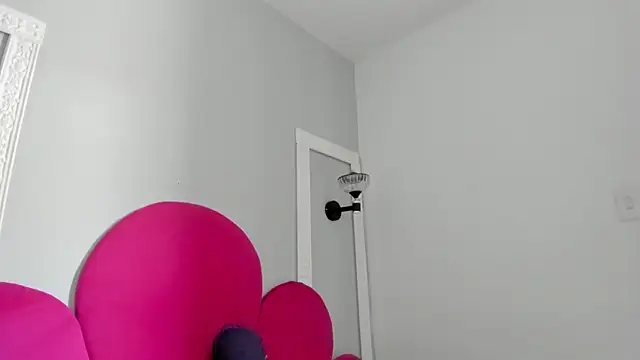 Bonniie 22 online show from October 24, 1:51 pm